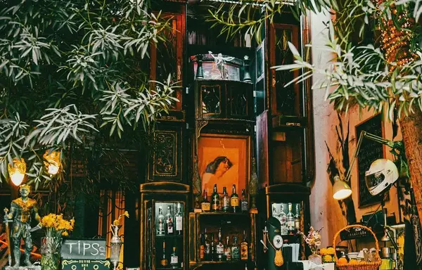 ბარი და ვინტაჟური დეკორი