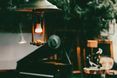 ლამპა პიანოს ზემოთ